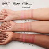 MAC Cosmetics Glow Play Blush - Розовый хайлатер для скул оттенок Plush Pepper, 7 g — фото 6