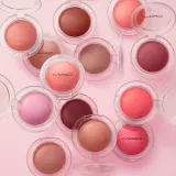 MAC Cosmetics Glow Play Blush - Розовый хайлатер для скул оттенок Totally Synced, 7 g — фото 5