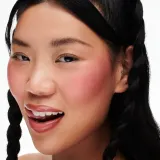 MAC Cosmetics Glow Play Blush - Розовый хайлатер для скул оттенок Big Diva Energy, 7 g — фото 5