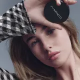 MAC Cosmetics Studio Fix Powder Plus Foundation Prefill - Матирующий пудровый тональный фон., 12 г, оттенок C8 — фото 8