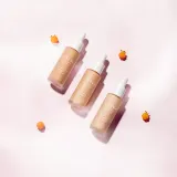 Lumene Invisible Illumination Instant Glow - Ультра легкий тональный фонд оттенок Universal Light, 30 ml — фото 2