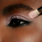 MAC Cosmetics Powder Kiss Soft Matte Eye Shadow - Тени для век оттенок Felt Cute, 1 g — фото 3