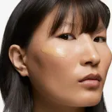 Inglot Skin Focused Care Face Foundation SPF 50 - Тональная основа с защитой SPF 50 оттенок Medium Apricot, 30 ml — фото 3