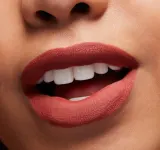 MAC Cosmetics Locked Kiss Ink 24HR Lipcolour - Долговременная матовая помадка в жидкой форме, 4 мл, оттенок Emphatic — фото 5