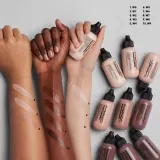 MAC Cosmetics Studio Radiance Face and Body Radiant Sheer Foundation - легкий тональный крем для лица и тела, 50 мл, оттенок W0 — фото 6