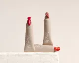 Say Hi Glassy Lips - Тонирующий бальзам для губ с пептидами оттенок Fuchsia, 10 ml — фото 5