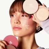 3INA The No-Rules Powder - Многофункциональный косметический продукт для макияжа глаз, губ и лица оттенок 512 - Soft pearly gold, highlighter, 8 g — фото 2