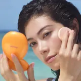 Shiseido Sun Care Tanning Compact Foundation SPF10 - Водонепроницаемый компактный фундамент для тела оттенок Bronze, 12 g — фото 2