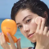 Shiseido Sun Care Tanning Compact Foundation SPF10 - Водонепроницаемый компактный фундамент для тела, 12 г, оттенок Natural — фото 2