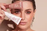 Paese Get The Glow Look Illuminating Face Cream - Многофункциональный тонирующий крем с осветляющим эффектом, 30 ml — фото 6
