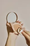thim Luminous Skin Cushion - Долговременная основа в губке для сияния и увлажнения оттенок 21 Light Beige, 15 g — фото 4