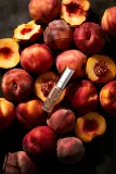 Rodial Peach Lowlighter - Кремовый корректор для лица "Rozjasniacz", 5 ml — фото 4