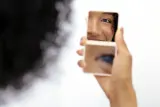 Notino Mirrors Magnifying Compact Mirror - Косметическое зеркало Beige, 1 szt. — фото 4