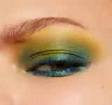 MAC Cosmetics Connect In Colour Eye Shadow Palette 12 shades - Палетка теней для век: палетка теней для век оттенок Hi-Fi Colour, 12 g — фото 4