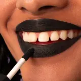 3INA The Longwear Lipstick - Долговременная жидкая помада, 6 мл, оттенок 900 - Black — фото 2