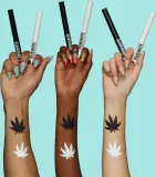NYX Professional Makeup Vivid Matte - Подводка для глаз с матовым покрытием оттенок Black, 2 ml — фото 5