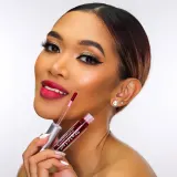theBalm Stainiac Lip And Cheek Stain - Многофункциональный косметический продукт для макияжа губ и щек оттенок Beauty Queen, 4 ml — фото 3