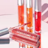 theBalm Stainiac Lip And Cheek Stain - Многофункциональный косметический продукт для макияжа губ и щек оттенок, 4 ml — фото 5