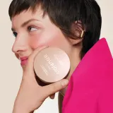 Bourjois Maxi Round Pot Highlighter - рассветный оттенок 003 Champagne, 7 g — фото 3