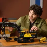 Конструктор LEGO Technic 42215 Гибридный экскаватор Volvo EC500 — фото 8