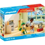 Игровой набор Playmobil 71619 Педиатр с плюшевым мишкой 71619 28 деталей — фото 1