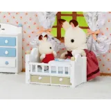 Sylvanian Families - Ребенок кроликов с шоколадными ушами с кроваткой 5017 — фото 3