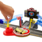Mattel JHL42 — Трасса Disney Тачки Золотой Поршень с машинкой Молния Маккуин JHL42 — фото 4