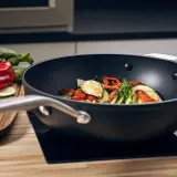 KitchenAid Кованый и закаленный алюминиевый вок 30см CC005696-001 — фото 3