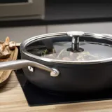 KitchenAid Сковорода из кованого закаленного алюминия 28см с крышкой CC005697-001 — фото 2