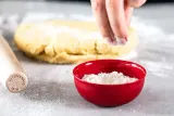 KitchenAid Набор из 4 мисок с крышками Universal 8,5х3,5см, красный ампир KQG177BXERE — фото 3