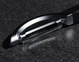 Microplane Специальный вертикальный нож для очистки овощей, черный. 48091 — фото 7