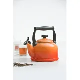 Le Creuset Традиционный чайник 2,1л Пламя 92000800090000 — фото 2