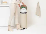 Brabantia Контейнер для мусора NewIcon, 30 л, мягкий бежевый 149962 — фото 5