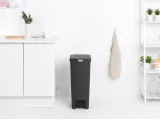 Brabantia Контейнер для мусора StepUp 40л Темно-серый 800023 — фото 2