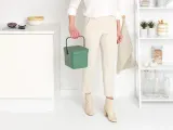 Brabantia Контейнер для мусора Sort & Go 6л зеленый 129841 — фото 4