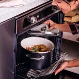 KitchenAid Кастрюля Steel Core Enamel 20 см 3,7 л с крышкой матовая черная EAN 4894871004054 — фото 2