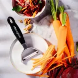 Microplane Горизонтальная овощечистка Y julienne черная EAN 098399480831 — фото 2