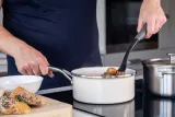 KitchenAid Классическая кухонная ложка с отверстиями серого цвета EAN 5057982102678 — фото 3
