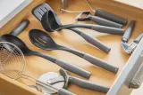 KitchenAid Классическая кухонная ложка с отверстиями серого цвета EAN 5057982102678 — фото 5