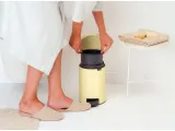 Brabantia Контейнер для мусора NewIcon 3 л желтый EAN 8710755233760 — фото 4