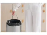 Brabantia Корзина для мусора Touch 30 л бежевая EAN 8710755149986 — фото 4