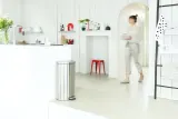 Brabantia Контейнер для мусора с плоской спинкой 40 л белый EAN 8710755485244 — фото 2