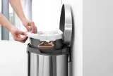 Brabantia Контейнер для мусора с плоской спинкой 40 л белый EAN 8710755485244 — фото 5