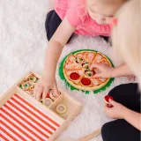 Spin Master 93611 20155221 — Игровой набор Melissa & Doug деревянная пицца с 36 аксессуарами Pizza Party — фото 7