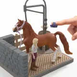 Schleich S 42792 — Мойка для лошадей Софии с мерином American Saddlebred Horse Club — фото 4
