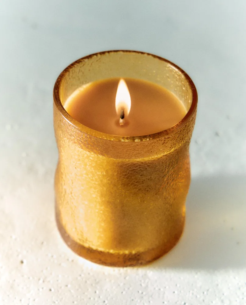 Zara Home Свеча ароматическая Fleur de Mandarine 155 г, растительный воск, аромат цветочный, Розовый