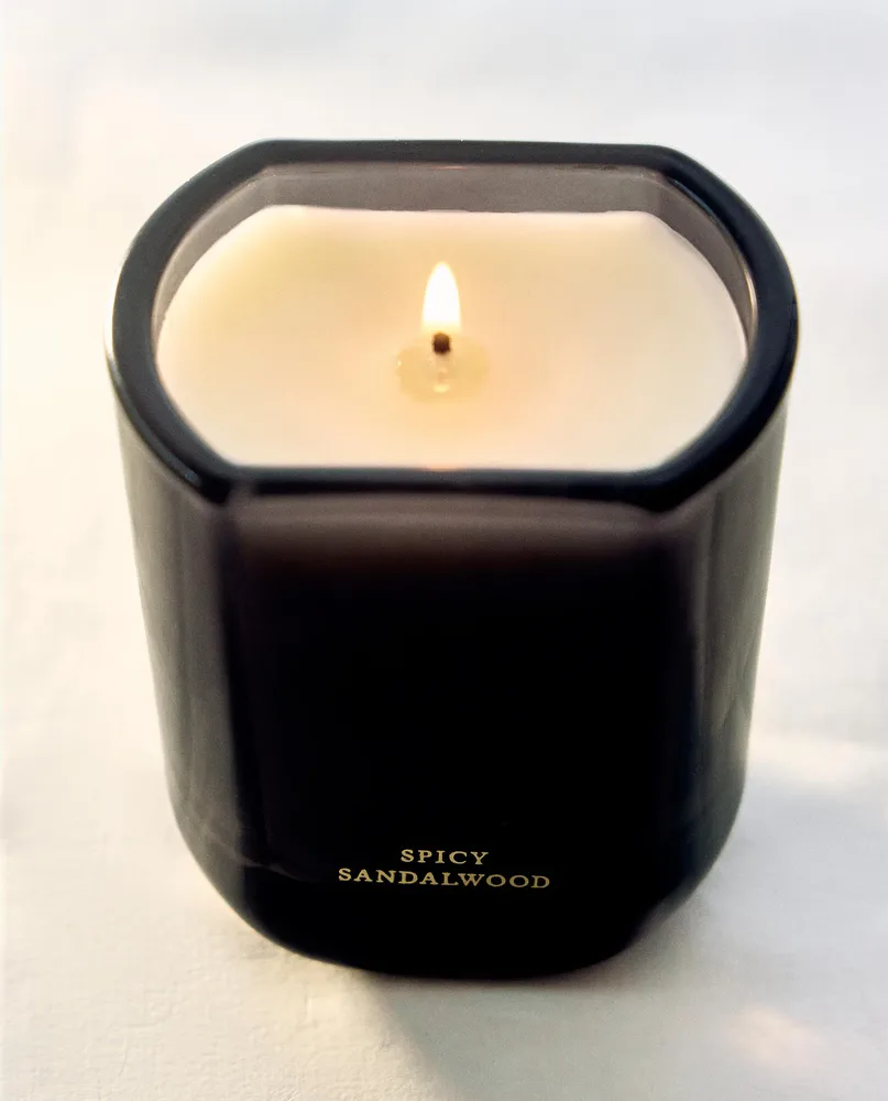 Zara Home Свеча ароматическая Spicy Sandalwood 220 г, растительный воск, аромат древесный, Коричневый