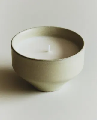 Zara Home Свеча ароматическая Mimosa Sublime 230 г, растительный воск, аромат цветочный, Розовый