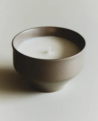 Zara Home Свеча ароматическая Orange Blossom 230 г, растительный воск, аромат цветочный, Розовый