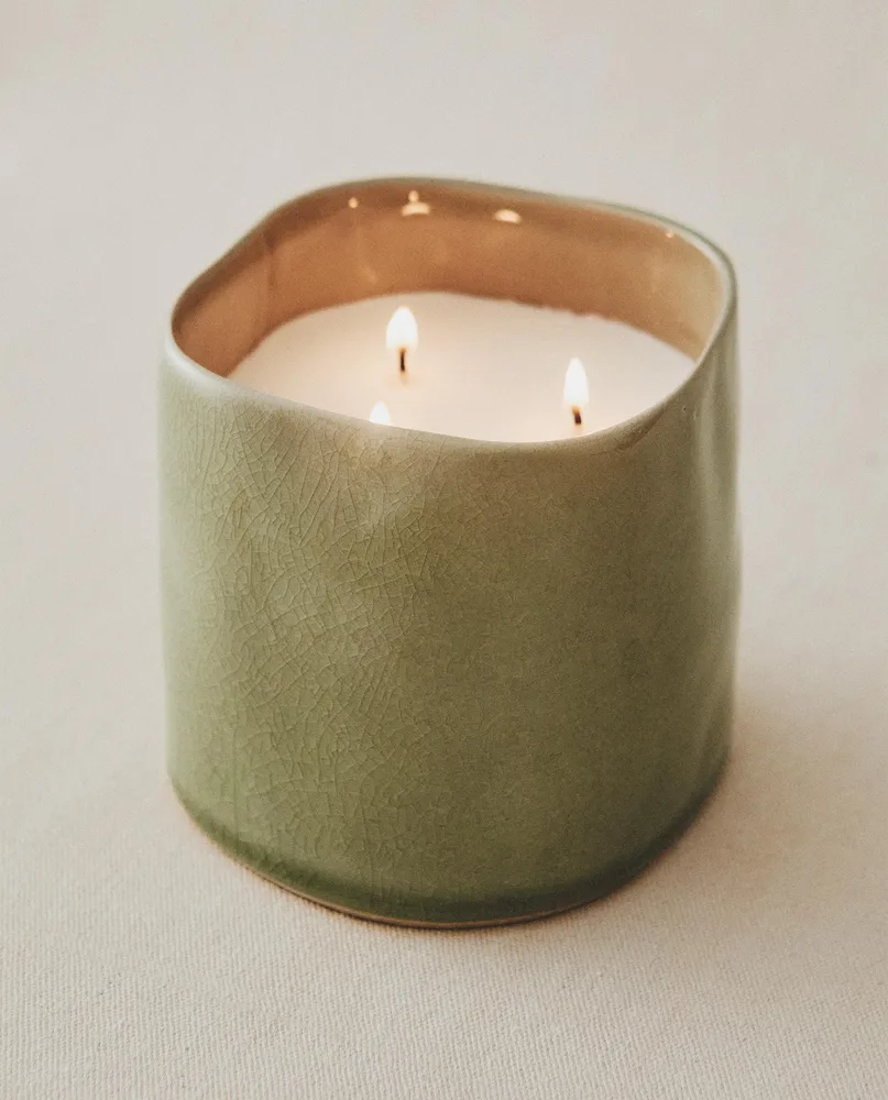 Zara Home Свеча ароматическая Musky Petals 430 г, растительный воск, аромат цветочный древесный, Розовый